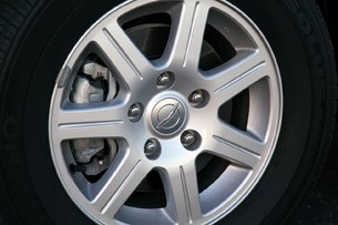 2011 Chrysler Town & Country Touring wheel