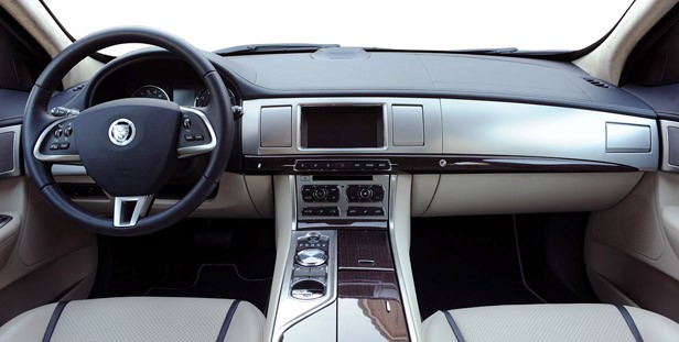 2012 Jaguar XF Supercharged interior