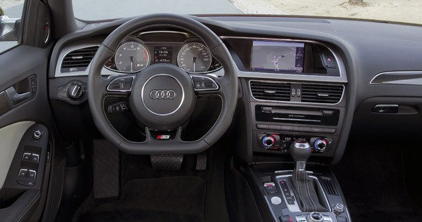 2013 Audi S4 interior