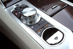 2012 Jaguar XF Supercharged center console