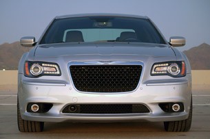 2012 Chrysler 300 SRT8 front view