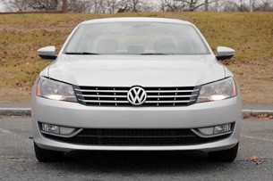 2012 Volkswagen Passat front view