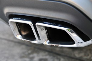 2012 Mercedes-Benz S63 AMG exhaust tips