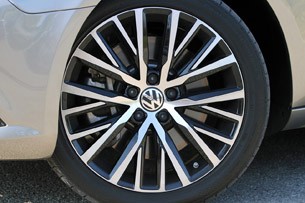 2013 Volkswagen CC wheel