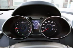 2012 Hyundai Veloster gauges