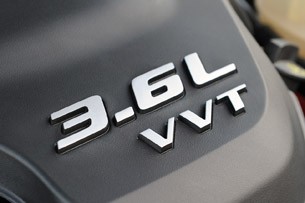 2012 Chrysler 300 S engine detail