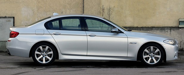 2012 BMW M550d xDrive side view