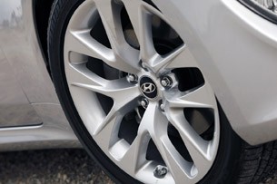 2013 Hyundai Genesis Coupe wheel
