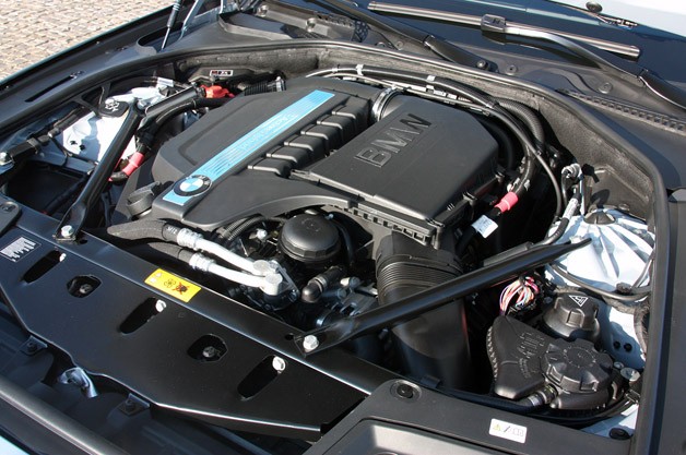 2013 BMW ActiveHybrid 5 engine