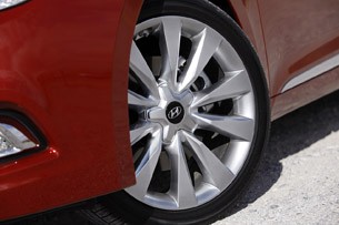 2012 Hyundai Azera wheel