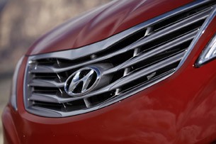 2012 Hyundai Azera grille