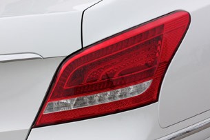 2011 Hyundai Equus Long-Term taillight