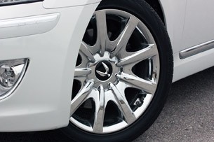 2011 Hyundai Equus Long-Term wheel