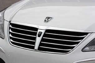 2011 Hyundai Equus Long-Term grille