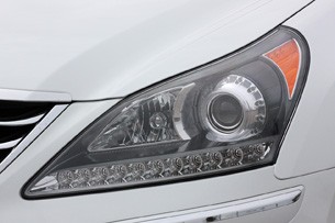 2011 Hyundai Equus Long-Term headlight