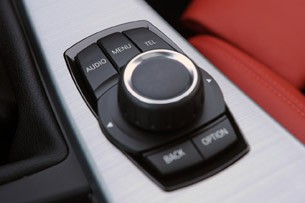 2012 BMW 335i multimedia controls