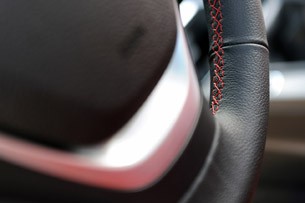 2012 BMW 335i steering wheel detail
