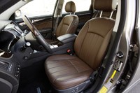 2012 Hyundai Equus front seats