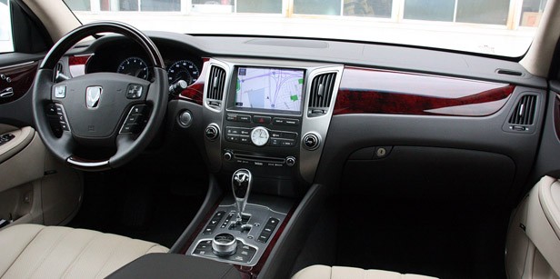 2011 Hyundai Equus Long-Term interior