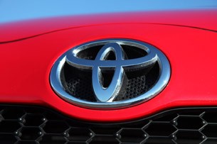 2012 Toyota Yaris SE logo