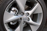 2012 Toyota Camry SE V6 wheel