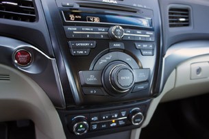 2013 Acura ILX audio system controls