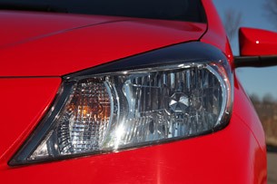 2012 Toyota Yaris SE headlight