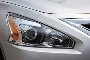 2013 Nissan Altima headlight