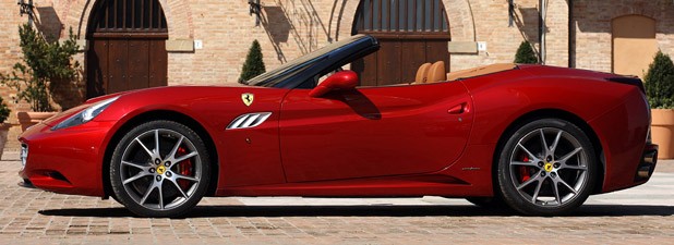 2013 Ferrari California side view