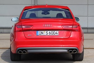2013 Audi S6 rear view