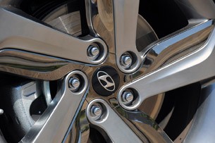 2013 Hyundai Veloster Turbo wheel detail