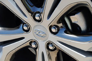 2013 Hyundai Elantra GT wheel detail