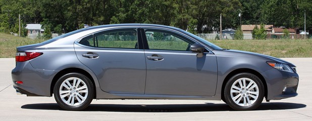 2013 Lexus ES 350 side view