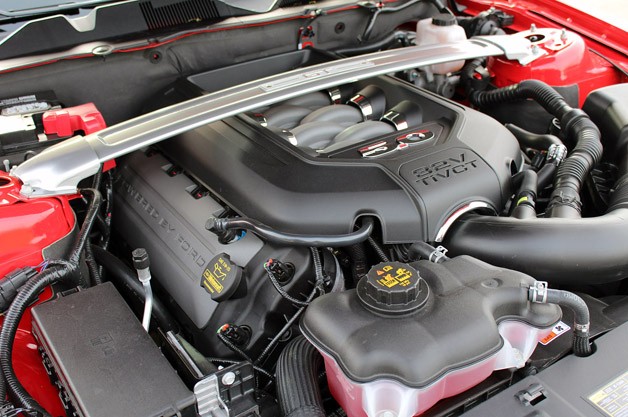 2013 Ford Mustang GT Convertible engine