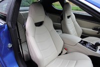 2013 Maserati GranTurismo Sport front seats