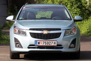 2012 Chevrolet Cruze Wagon front view
