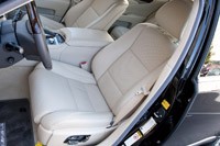 2013 Lexus LS front seats