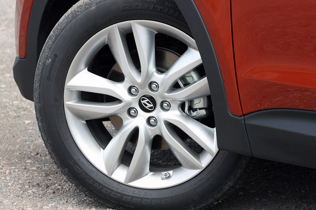 2013 Hyundai Santa Fe Sport wheel