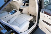 2013 Lexus LS rear seats