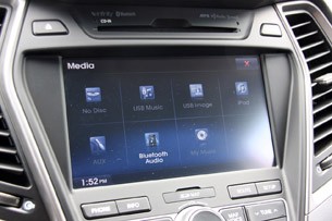 2013 Hyundai Santa Fe Sport multimedia system display