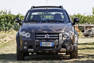 2013 Fiat Strada front view