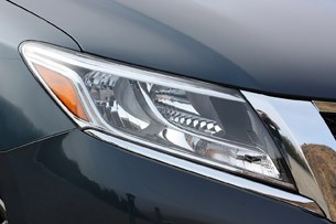 2013 Nissan Pathfinder headlight
