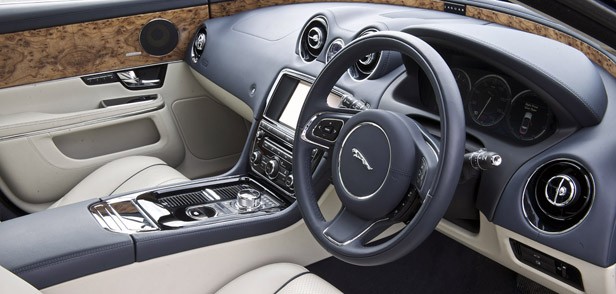2013 Jaguar XJ V6 interior