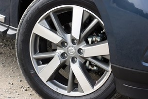 2013 Nissan Pathfinder wheel