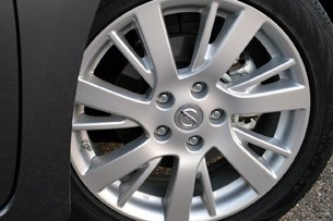 2013 Nissan Sentra wheel