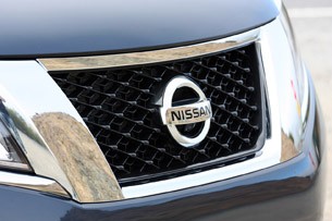 2013 Nissan Pathfinder grille