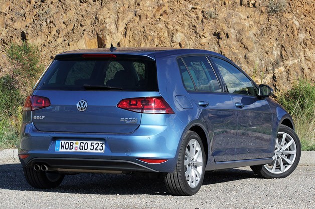 2015 Volkswagen Golf rear 3/4 view