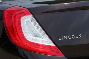 2013 Lincoln MKS EcoBoost taillight