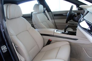 2013 BMW 750Li front seats