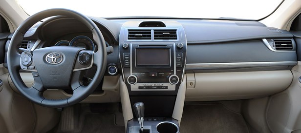 2013 Toyota Camry Hybrid interior
